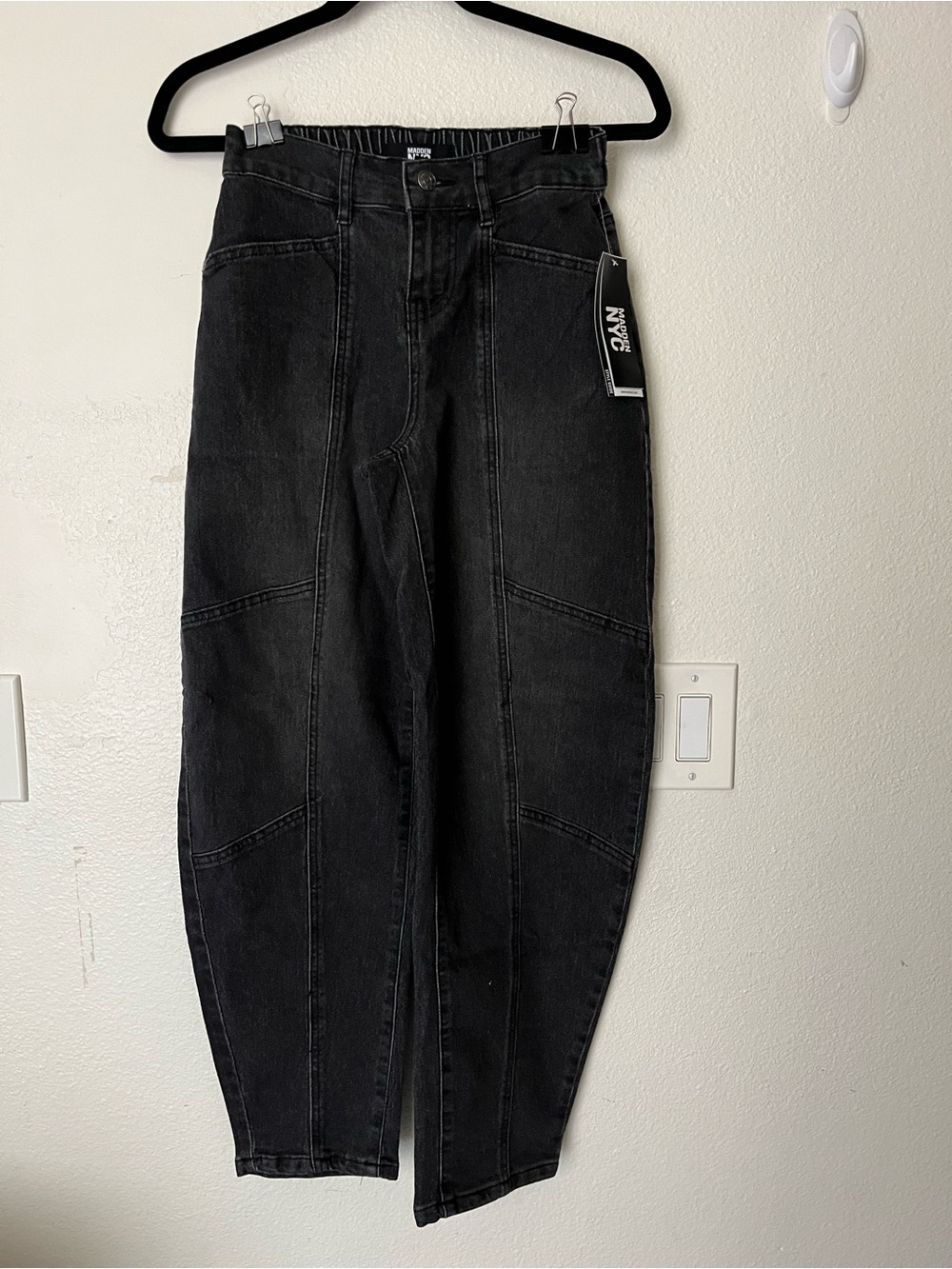 Boyfriend Jeans in Black with Panel Seams